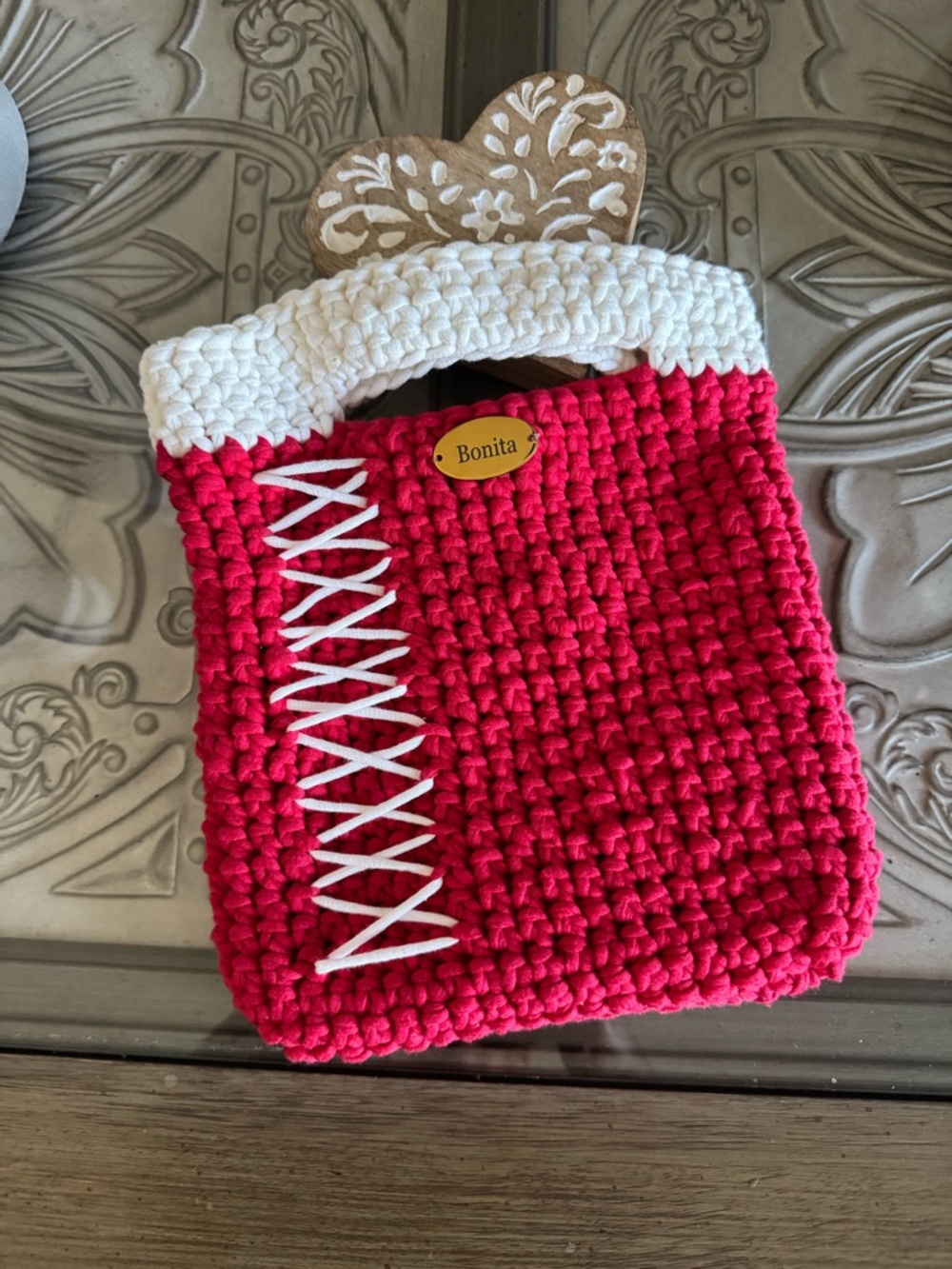 Bonita Bolso Red & White Crochet handbag 
By Yvonne bonitas Nails free